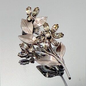 Krementz Floral Stemmed Brooch Pin Silver-Tone‎ with Clear Rhinestone Vintage